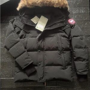 Canada Goose Black Puffer Jacket with Fur Trim🍪🍪